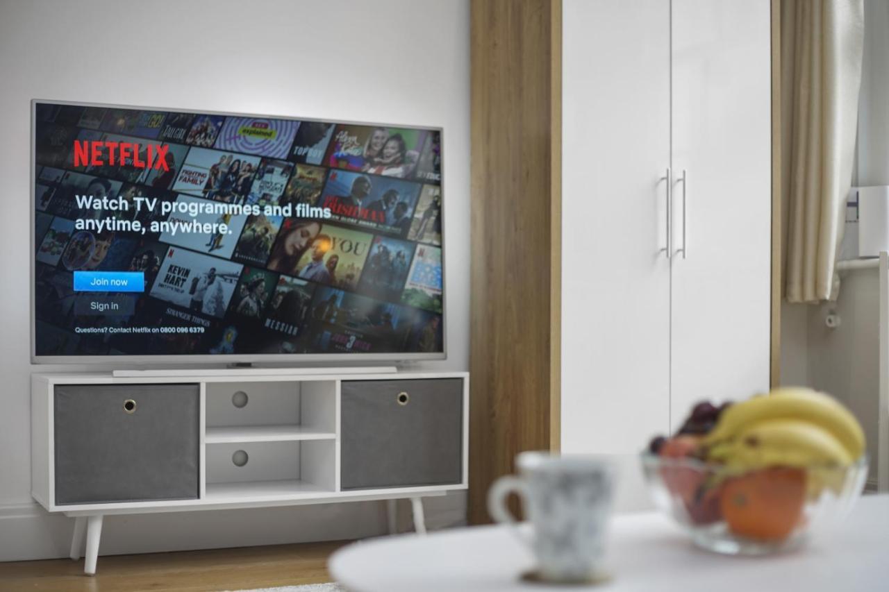 Studio Apartment By Homely Stays Лондон Екстер'єр фото